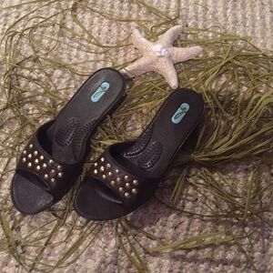 Oka-B Rubber Slides  Brown Gold  7 NWOT